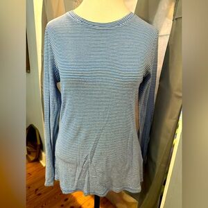Old Navy Longsleeved Blue and White Striped Tee Size L
